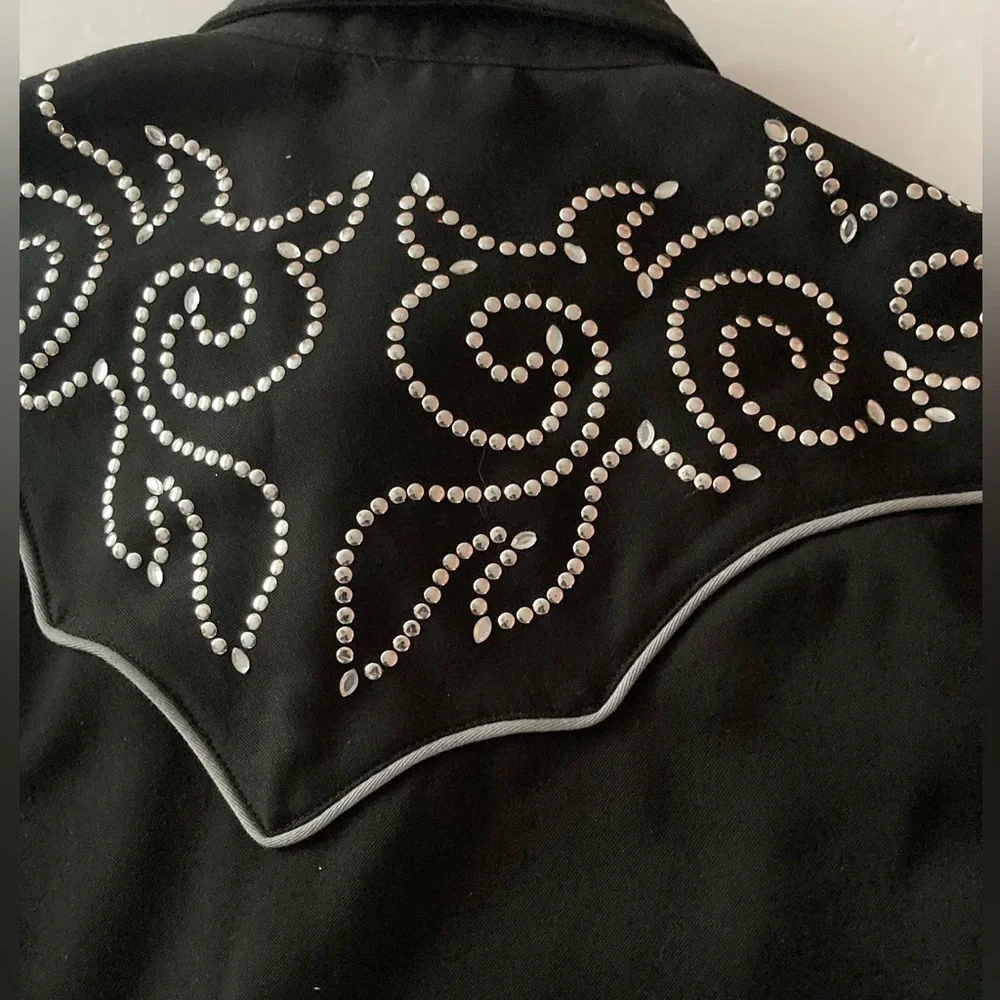 Roper Mens SZ S Black Western long sleeve,silver studded scroll design. - Picture 6 of 11